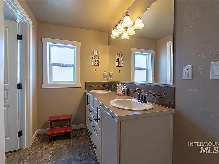 12272 W Oneida St — Photo 27