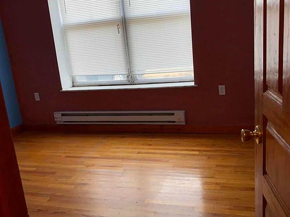 4th image of 1346 Moore St Floor 1