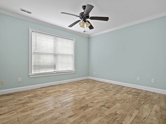 2nd image of 1601 Pickford Ln