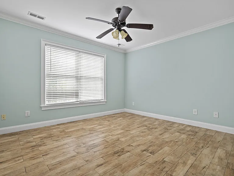 1601 Pickford Ln — Photo 8