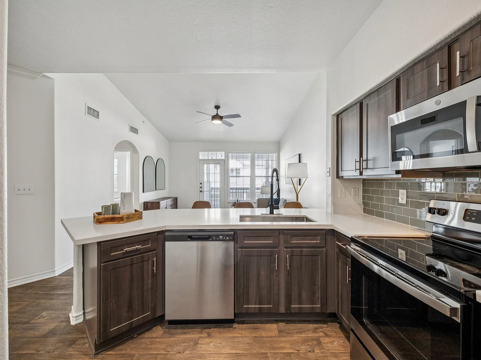McDermott Place — Photo 4