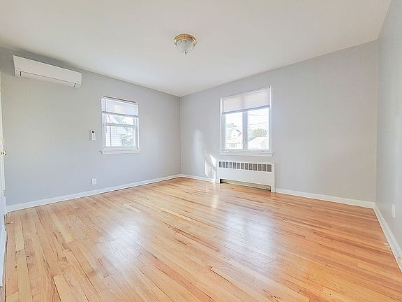 5th image of 44 Fulton Ave