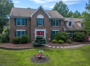 16 Stacey Rd, Flemington, NJ 08822