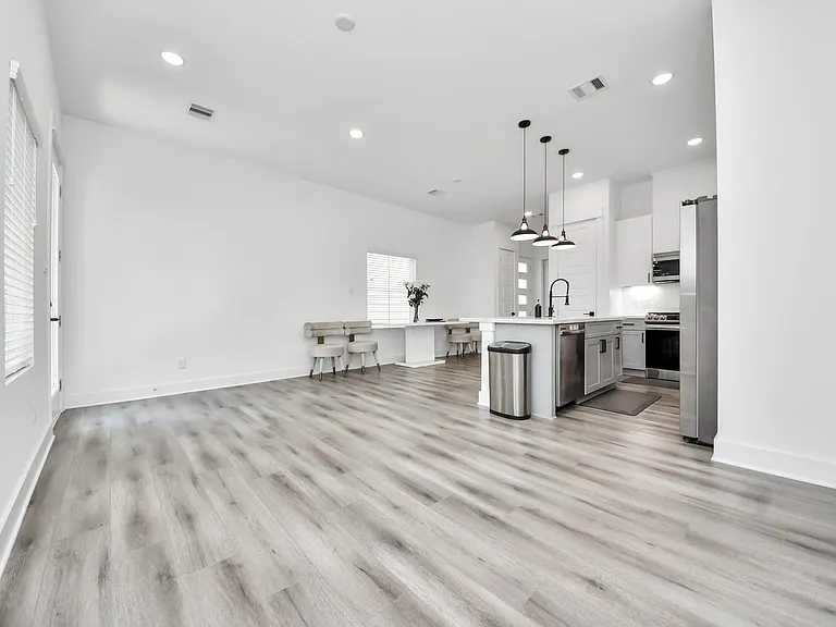 318 Neyland St — Photo 18