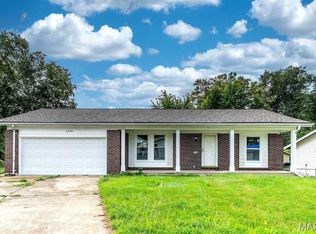 2206 Outlook Dr, Saint Louis, MO 63136