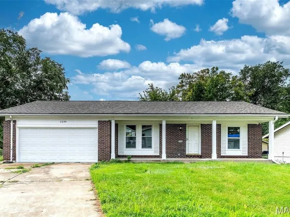 2206 Outlook Dr, Saint Louis, MO 63136