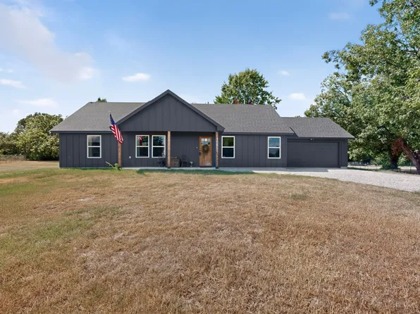 1069 Hereford Dr, Springtown, TX 76082