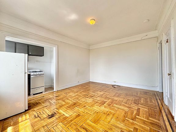 4th image of 26-80 30th St #5J