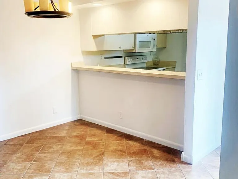 3915 Victoria Dr NE — Photo 26