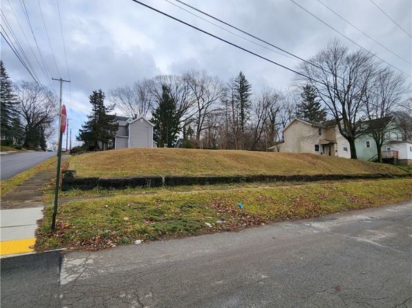 702 Court St, New Castle, PA 16101