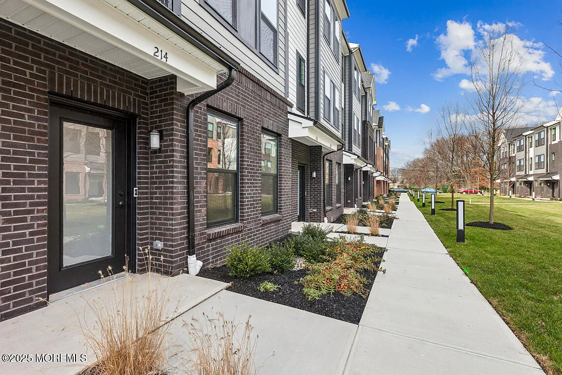 Building Photo - 214 Jessie Pl #64