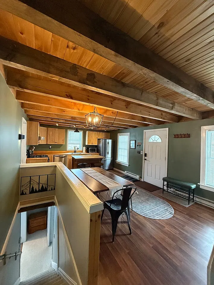 4 bed, 1872 sqft, $2,500 — Photo 3