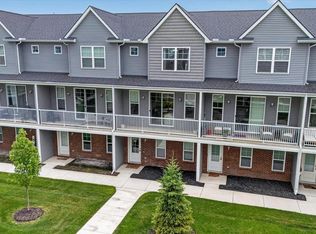 3981 Trailway Commons Cir, Auburn Hills, MI 48326