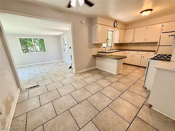 2nd image of 6230 Foxridge Dr
