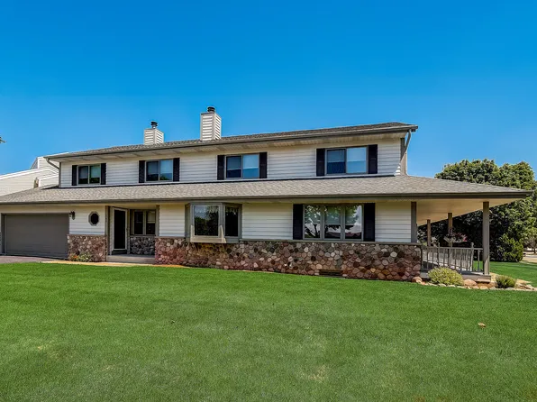 560 Foxtail Dr #554, Pewaukee, WI 53072