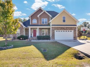 2816 Sand Trap Ln, Hope Mills, NC 28348
