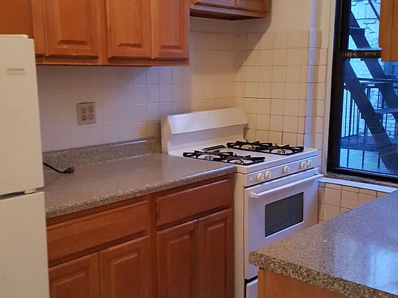 2nd image of 2167 33rd St APT 5A