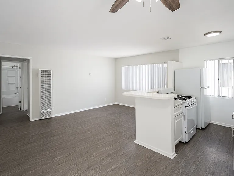 4733 S Slauson Ave #8 — Photo 4