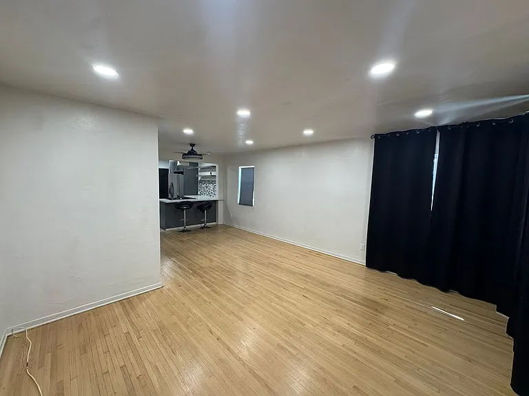 688 Taft Ave — Photo 6