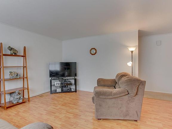 4th image of 206 W Harriman Ave