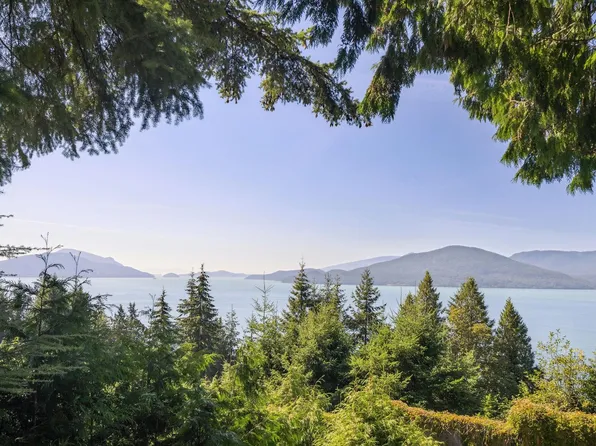 330 Bayview Rd, Lions Bay, BC V0N 2E0