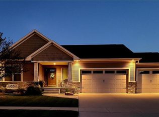 3515 Fitzroy Rd, Hiawatha, IA 52233