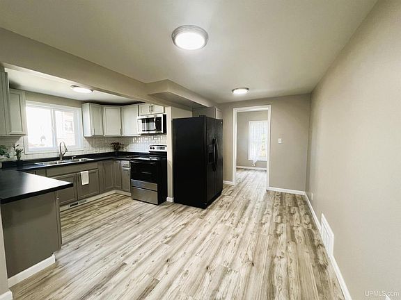 4th image of 9 N Milwaukee Avenue Ct