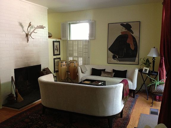 Living Room w Fireplace