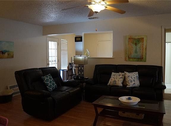 4th image of 3205 Oakridge Dr