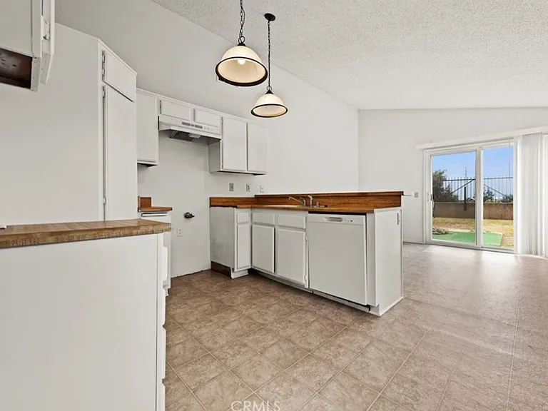 22961 Chambray Dr — Photo 6