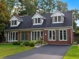 274 Belvenia Rd, Burlington, ON L7L 2G4