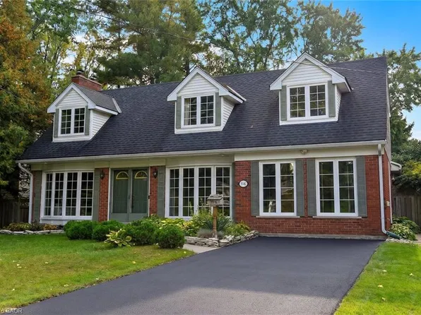 274 Belvenia Rd, Burlington, ON L7L 2G4