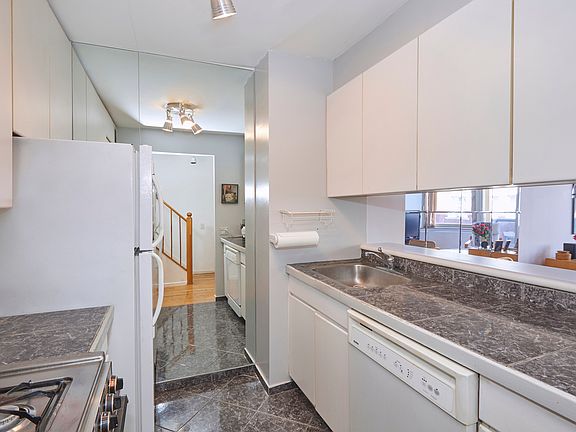 4th image of 250 W 90th St APT 12F