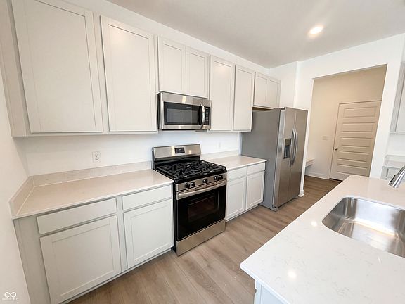 2nd image of 2415 Fir Dr