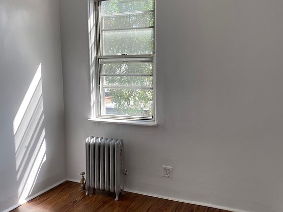 4th image of 2526 Radcliff Ave Floor 2