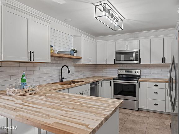 5th image of 512 Argyll Drive