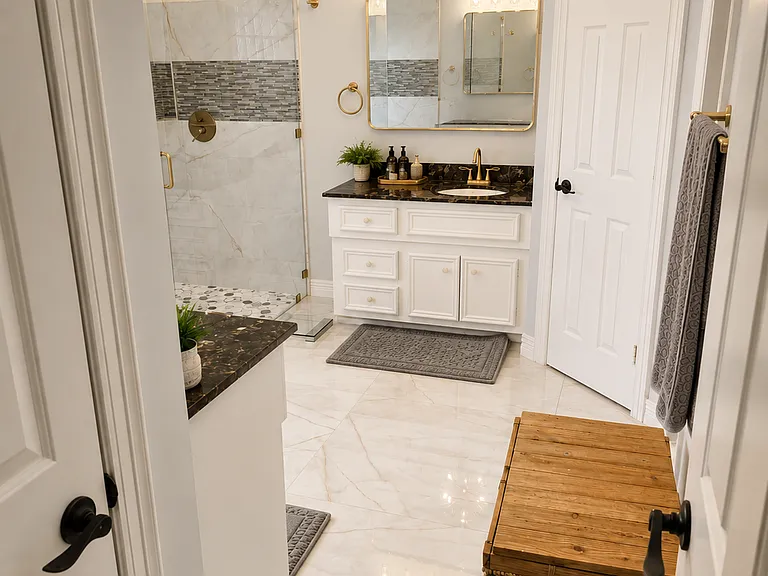 Master Bathroom (ensuite)