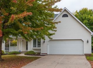 1850 Litchfield Dr, Hiawatha, IA 52233