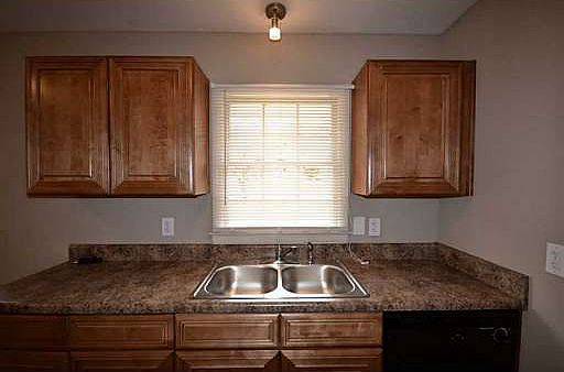 5th image of 924 Meadow Rock Dr