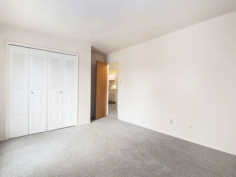 Hickory Village Apartments — Photo 62