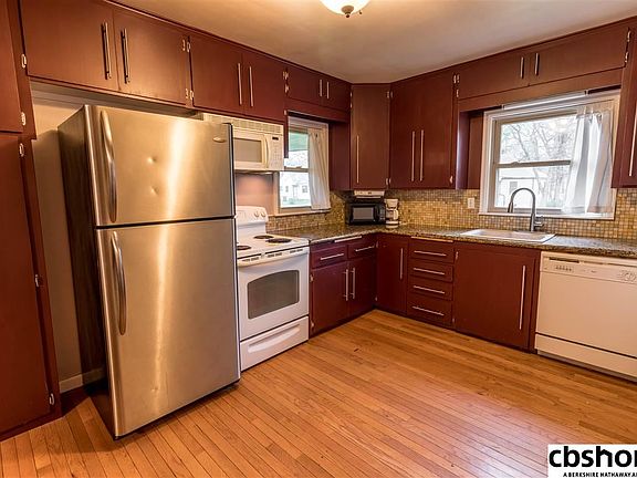 5th image of 2526 Van Buren St