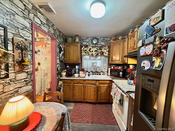5th image of 26 W Cookingham Drive