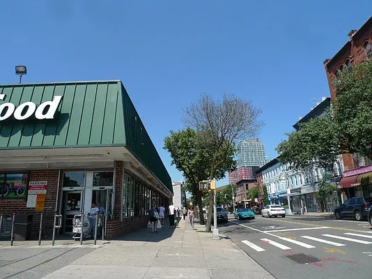 Rented by Level Group | media 113