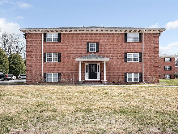 2nd image of 18 Leonard Rd Unit 18