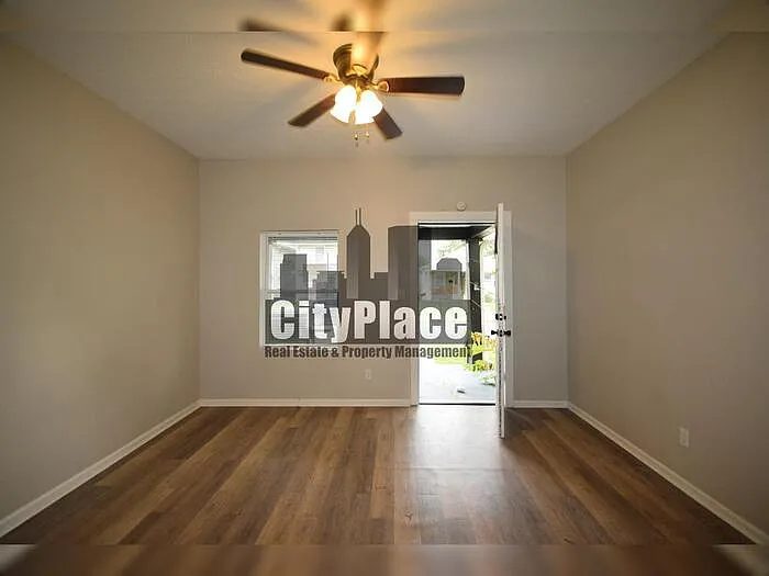 2862 Highland Pl — Photo 4