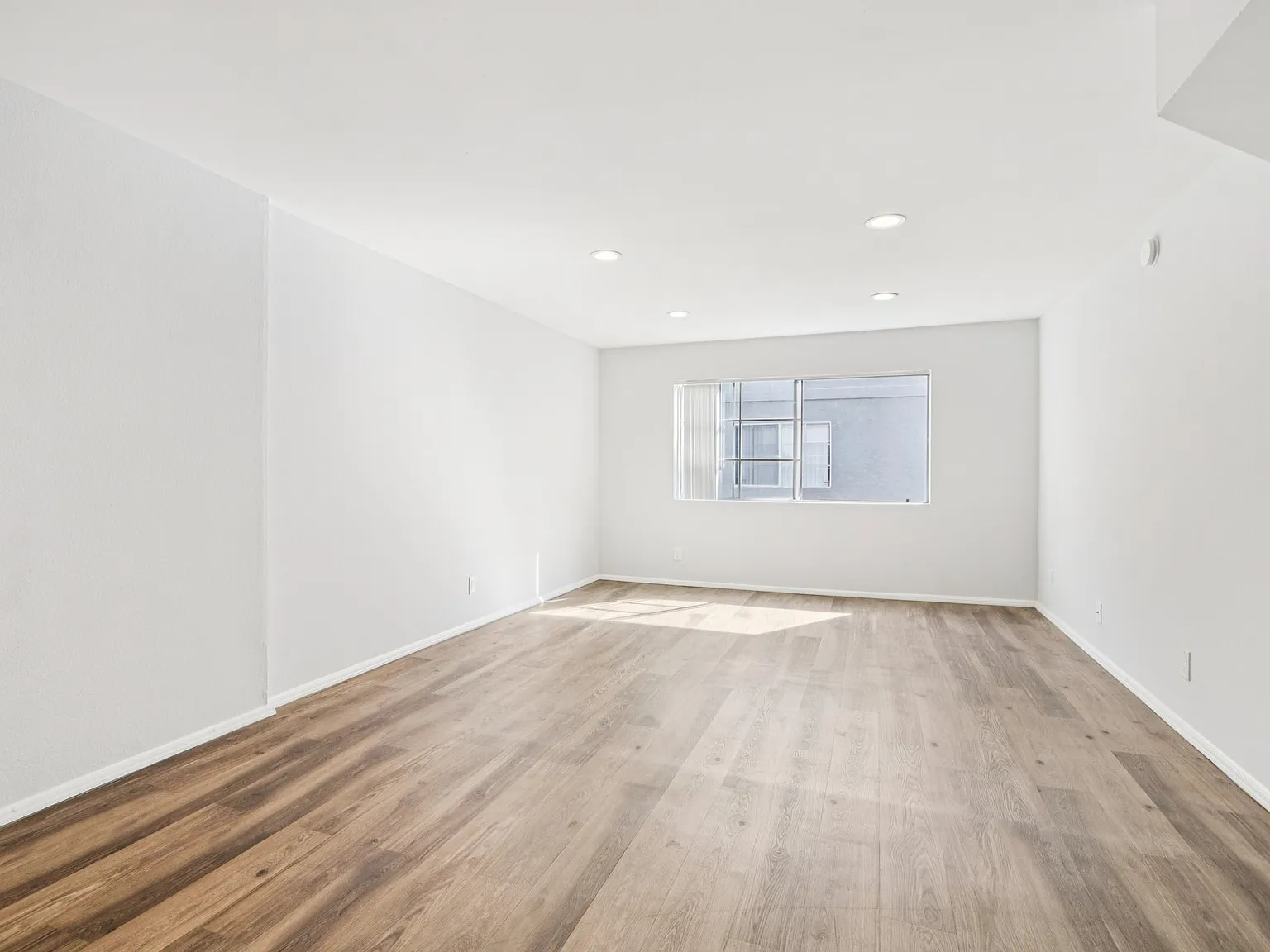 5555 Harold Way — Photo 1