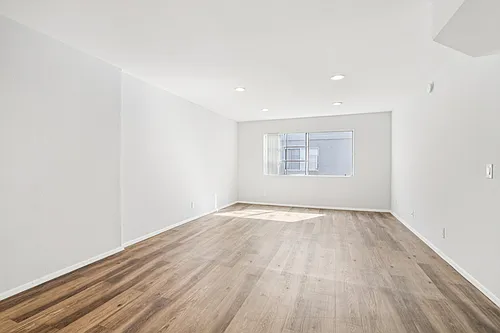 5555 Harold Way Photo 1