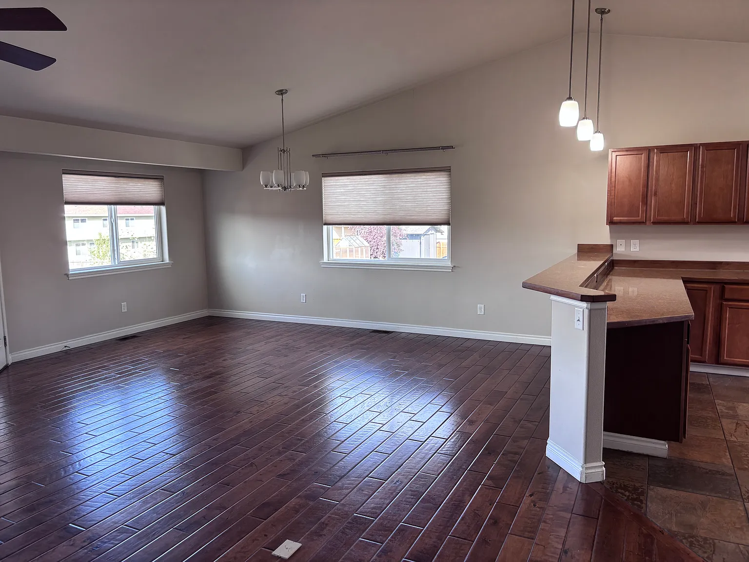 4 bed, 2683 sqft, $4,000 — Photo 3