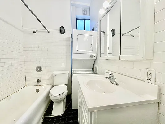 Rented by HOLTON REAL ESTATE INC. | media 30