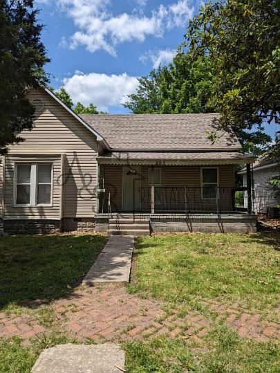 1st image of 207 E Park St